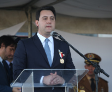 O governador Carlos Massa Ratinho Junior e o presidente em exercício Hamilton Mourão receberam nesta sexta-feira (28) a medalha Heróis da Cavalaria, da Polícia Montada Coronel Dulcídio. A condecoração foi entregue na cerimônia, em Curitiba, que comemora os 140 anos do regimento, que é a unidade mais antiga da Polícia Militar do Paraná.  -  Curitiba, 28/06/2019  -  Foto: José Fernando Ogura/ANPr