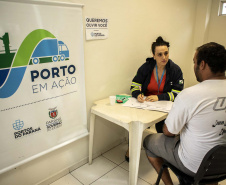 A empresa pública Portos do Paraná retomou o projeto Porto em Ação, que leva serviços gratuitos aos caminhoneiros que esperam no Pátio de Triagem do Porto de Paranaguá e passa a acontecer toda primeira segunda-feira do mês. Foto: Claudio Neves/Portos do Paraná