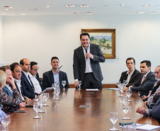 O governador Carlos Massa Ratinho Junior recebe nesta terça-feira (02), no Palácio Iguaçu representantes das APAES para assinatura de Termo Aditivo. Curitiba, 02/07/2019 -Foto: Geraldo Bubniak/ANPr