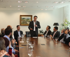 O governador Carlos Massa Ratinho Junior recebe nesta terça-feira (02), no Palácio Iguaçu representantes das APAES para assinatura de Termo Aditivo. Curitiba, 02/07/2019 -Foto: Geraldo Bubniak/ANPr