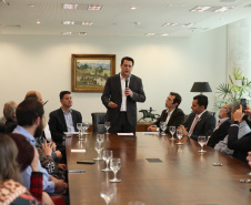 O governador Carlos Massa Ratinho Junior recebe nesta terça-feira (02), no Palácio Iguaçu representantes das APAES para assinatura de Termo Aditivo. Curitiba, 02/07/2019 -Foto: Geraldo Bubniak/ANPr