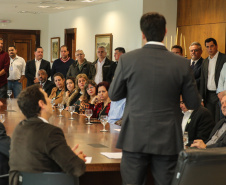 O governador Carlos Massa Ratinho Junior recebe nesta terça-feira (02), no Palácio Iguaçu representantes das APAES para assinatura de Termo Aditivo. Curitiba, 02/07/2019 -Foto: Geraldo Bubniak/ANPr