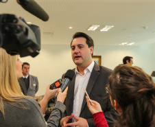 O governador Carlos Massa Ratinho Junior recebe nesta terça-feira (02), no Palácio Iguaçu representantes das APAES para assinatura de Termo Aditivo. Curitiba, 02/07/2019 -Foto: Geraldo Bubniak/ANPr