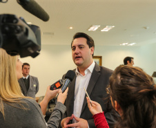 O governador Carlos Massa Ratinho Junior recebe nesta terça-feira (02), no Palácio Iguaçu representantes das APAES para assinatura de Termo Aditivo. Curitiba, 02/07/2019 -Foto: Geraldo Bubniak/ANPr