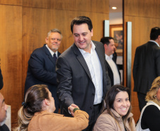 O governador Carlos Massa Ratinho Junior recebe nesta terça-feira (02), no Palácio Iguaçu representantes das APAES para assinatura de Termo Aditivo. Curitiba, 02/07/2019 -Foto: Geraldo Bubniak/ANPr