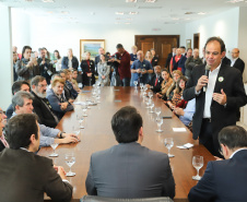 O governador Carlos Massa Ratinho Junior recebe no Palácio Iguaçu representantes das APAES para assinatura de Termo Aditivo. Curitiba, 02/07/2019  -  Foto: Rodrigo Félix Leal/ANPr