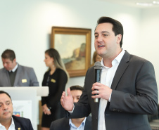 O governador Carlos Massa Ratinho Junior recebe no Palácio Iguaçu representantes das APAES para assinatura de Termo Aditivo. Curitiba, 02/07/2019  -  Foto: Rodrigo Félix Leal/ANPr