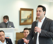 O governador Carlos Massa Ratinho Junior recebe no Palácio Iguaçu representantes das APAES para assinatura de Termo Aditivo. Curitiba, 02/07/2019  -  Foto: Rodrigo Félix Leal/ANPr