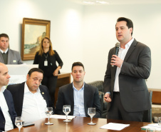 O governador Carlos Massa Ratinho Junior recebe no Palácio Iguaçu representantes das APAES para assinatura de Termo Aditivo. Curitiba, 02/07/2019  -  Foto: Rodrigo Félix Leal/ANPr