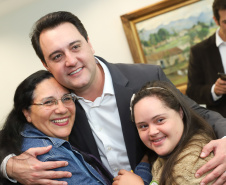 O governador Carlos Massa Ratinho Junior recebe no Palácio Iguaçu representantes das APAES para assinatura de Termo Aditivo. Curitiba, 02/07/2019  -  Foto: Rodrigo Félix Leal/ANPr