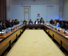O Governo do Paraná promoveu nesta quarta-feira (03) a terceira reunião com chefes dos seus núcleos do interior, desta vez da região Oeste. Participaram mais de 30 representantes das diversas áreas do governo nas regiões de Cascavel, Toledo e Foz do Iguaçu. Os encontros mensais têm o objetivo de ampliar a integração e alinhar informações das lideranças do governo no interior do Estado.  Foto: Guilherme Flores/ Casa Civil