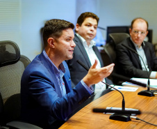 O Governo do Paraná promoveu nesta quarta-feira (03) a terceira reunião com chefes dos seus núcleos do interior, desta vez da região Oeste. Participaram mais de 30 representantes das diversas áreas do governo nas regiões de Cascavel, Toledo e Foz do Iguaçu. Os encontros mensais têm o objetivo de ampliar a integração e alinhar informações das lideranças do governo no interior do Estado.  Foto: Guilherme Flores/ Casa Civil