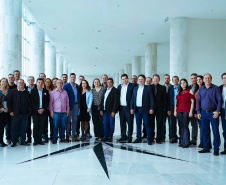 O Governo do Paraná promoveu nesta quarta-feira (03) a terceira reunião com chefes dos seus núcleos do interior, desta vez da região Oeste. Participaram mais de 30 representantes das diversas áreas do governo nas regiões de Cascavel, Toledo e Foz do Iguaçu. Os encontros mensais têm o objetivo de ampliar a integração e alinhar informações das lideranças do governo no interior do Estado.  Foto: Guilherme Flores/ Casa Civil