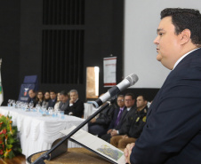 As ações conjuntas do Governo do Estado com órgãos de controle externo, como o Ministério Público Estadual (MP), são estratégicas para conter os casos de corrupção, o mal uso dos recursos públicos e evasão de divisas. A afirmação é do controlador-geral do Estado, Raul Siqueira, que participou nesta sexta-feira (5) de um encontro sobre controle social no combate à improbidade administrativa, realizado pelo MP, em Santo Antônio da Platina, no Norte Pioneiro. Foto: Jaelson Lucas/ANPr