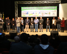 O Governo do Estado, por meio da Secretaria de Estado da Saúde, autorizou nesta sexta-feira (5), em evento no Conjunto Amadores de Teatro (CAT), em Jacarezinho, a construção do Centro Regional de Especialidades Médicas que vai atender 22 cidades do Norte Pioneiro e tem previsão de ficar pronto até o fim de 2020.Foto: José Fernando Ogura/ANPr