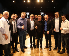 O Governo do Estado, por meio da Secretaria de Estado da Saúde, autorizou nesta sexta-feira (5), em evento no Conjunto Amadores de Teatro (CAT), em Jacarezinho, a construção do Centro Regional de Especialidades Médicas que vai atender 22 cidades do Norte Pioneiro e tem previsão de ficar pronto até o fim de 2020.Foto: José Fernando Ogura/ANPr