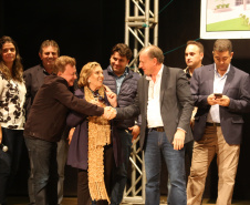 O Governo do Estado, por meio da Secretaria de Estado da Saúde, autorizou nesta sexta-feira (5), em evento no Conjunto Amadores de Teatro (CAT), em Jacarezinho, a construção do Centro Regional de Especialidades Médicas que vai atender 22 cidades do Norte Pioneiro e tem previsão de ficar pronto até o fim de 2020.Foto: José Fernando Ogura/ANPr