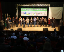 O Governo do Estado, por meio da Secretaria de Estado da Saúde, autorizou nesta sexta-feira (5), em evento no Conjunto Amadores de Teatro (CAT), em Jacarezinho, a construção do Centro Regional de Especialidades Médicas que vai atender 22 cidades do Norte Pioneiro e tem previsão de ficar pronto até o fim de 2020.Foto: José Fernando Ogura/ANPr