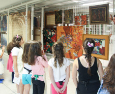O Museu Oscar Niemeyer (MON) convida o público infantil e suas famílias para participarem de sua Colônia de Férias, entre 16 e 19 de julho, sempre das 13h às 17h.  -  Foto: Maita Franco/MON