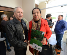 Neste sábado (6), representantes da Cohapar e prefeituras entregaram as escrituras de propriedade de 109 famílias da região dos Campos Gerais em Ponta Grossa. Os documentos foram emitidos pela companhia por meio do programa de Escrituração Direta, que prevê um serviço mais rápido e barato do que aquele praticado pelos tabelionatos.  -  Ponta Grossa, 06/07/2019  -  Foto: Guilherme Santos/Cohapar