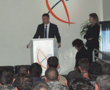 Unidades prisionais das regiões de Ponta Grossa e Guarapuava receberam armas e rádios comunicadores digitais. A entrega faz parte de um pacote de investimentos que somam R$ 22 milhões. O objetivo é equipar e modernizar o sistema prisional do Paraná.  -  Foto: Divulgação Depen