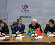 O vice-governador Darci Piana, recebe delegação chinesa, no Palácio Iguaçu. Participaram: Ceo da CCCC Chang Youngbu; presidente da CCCC no Brasil, Lin Li; presidente da Concremat, Mauro Viegas Neto; presidente da SDC do Brasil, Luo Jung; secretário de Infraestrutura e Logística, Sandro Alex; presidente da Paraná Desenvolvimento, Eduardo Bekin e o superintendente dos Portos do Paraná, Luiz Fernando Garcia. -  Curitiba, 08-07-19.Foto: Valdelino Pontes
