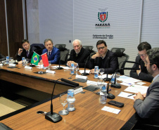 O vice-governador Darci Piana, recebe delegação chinesa, no Palácio Iguaçu. Participaram: Ceo da CCCC Chang Youngbu; presidente da CCCC no Brasil, Lin Li; presidente da Concremat, Mauro Viegas Neto; presidente da SDC do Brasil, Luo Jung; secretário de Infraestrutura e Logística, Sandro Alex; presidente da Paraná Desenvolvimento, Eduardo Bekin e o superintendente dos Portos do Paraná, Luiz Fernando Garcia. -  Curitiba, 08-07-19.Foto: Valdelino Pontes