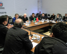O vice-governador Darci Piana, recebe delegação chinesa, no Palácio Iguaçu. Participaram: Ceo da CCCC Chang Youngbu; presidente da CCCC no Brasil, Lin Li; presidente da Concremat, Mauro Viegas Neto; presidente da SDC do Brasil, Luo Jung; secretário de Infraestrutura e Logística, Sandro Alex; presidente da Paraná Desenvolvimento, Eduardo Bekin e o superintendente dos Portos do Paraná, Luiz Fernando Garcia. -  Curitiba, 08-07-19.Foto: Valdelino Pontes