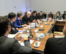 O vice-governador Darci Piana, recebe delegação chinesa, no Palácio Iguaçu. Participaram: Ceo da CCCC Chang Youngbu; presidente da CCCC no Brasil, Lin Li; presidente da Concremat, Mauro Viegas Neto; presidente da SDC do Brasil, Luo Jung; secretário de Infraestrutura e Logística, Sandro Alex; presidente da Paraná Desenvolvimento, Eduardo Bekin e o superintendente dos Portos do Paraná, Luiz Fernando Garcia. -  Curitiba, 08-07-19.Foto: Valdelino Pontes