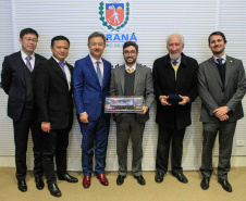 O vice-governador Darci Piana, recebe delegação chinesa, no Palácio Iguaçu. Participaram: Ceo da CCCC Chang Youngbu; presidente da CCCC no Brasil, Lin Li; presidente da Concremat, Mauro Viegas Neto; presidente da SDC do Brasil, Luo Jung; secretário de Infraestrutura e Logística, Sandro Alex; presidente da Paraná Desenvolvimento, Eduardo Bekin e o superintendente dos Portos do Paraná, Luiz Fernando Garcia. -  Curitiba, 08-07-19.Foto: Valdelino Pontes