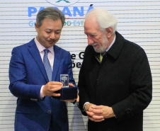 O vice-governador Darci Piana, recebe delegação chinesa, no Palácio Iguaçu. Participaram: Ceo da CCCC Chang Youngbu; presidente da CCCC no Brasil, Lin Li; presidente da Concremat, Mauro Viegas Neto; presidente da SDC do Brasil, Luo Jung; secretário de Infraestrutura e Logística, Sandro Alex; presidente da Paraná Desenvolvimento, Eduardo Bekin e o superintendente dos Portos do Paraná, Luiz Fernando Garcia. -  Curitiba, 08-07-19.Foto: Valdelino Pontes