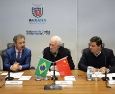 O vice-governador Darci Piana, recebe delegação chinesa, no Palácio Iguaçu. Participaram: Ceo da CCCC Chang Youngbu; presidente da CCCC no Brasil, Lin Li; presidente da Concremat, Mauro Viegas Neto; presidente da SDC do Brasil, Luo Jung; secretário de Infraestrutura e Logística, Sandro Alex; presidente da Paraná Desenvolvimento, Eduardo Bekin e o superintendente dos Portos do Paraná, Luiz Fernando Garcia.Curitiba, 08-07-19.Foto: Arnaldo Alves / ANPr.