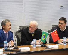 O vice-governador Darci Piana, recebe delegação chinesa, no Palácio Iguaçu. Participaram: Ceo da CCCC Chang Youngbu; presidente da CCCC no Brasil, Lin Li; presidente da Concremat, Mauro Viegas Neto; presidente da SDC do Brasil, Luo Jung; secretário de Infraestrutura e Logística, Sandro Alex; presidente da Paraná Desenvolvimento, Eduardo Bekin e o superintendente dos Portos do Paraná, Luiz Fernando Garcia.Curitiba, 08-07-19.Foto: Arnaldo Alves / ANPr.