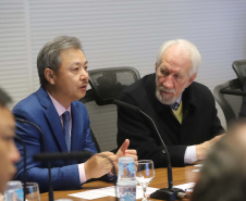 O vice-governador Darci Piana, recebe delegação chinesa, no Palácio Iguaçu. Participaram: Ceo da CCCC Chang Youngbu; presidente da CCCC no Brasil, Lin Li; presidente da Concremat, Mauro Viegas Neto; presidente da SDC do Brasil, Luo Jung; secretário de Infraestrutura e Logística, Sandro Alex; presidente da Paraná Desenvolvimento, Eduardo Bekin e o superintendente dos Portos do Paraná, Luiz Fernando Garcia.Curitiba, 08-07-19.Foto: Arnaldo Alves / ANPr.