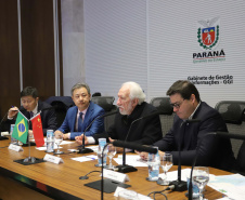 O vice-governador Darci Piana, recebe delegação chinesa, no Palácio Iguaçu. Participaram: Ceo da CCCC Chang Youngbu; presidente da CCCC no Brasil, Lin Li; presidente da Concremat, Mauro Viegas Neto; presidente da SDC do Brasil, Luo Jung; secretário de Infraestrutura e Logística, Sandro Alex; presidente da Paraná Desenvolvimento, Eduardo Bekin e o superintendente dos Portos do Paraná, Luiz Fernando Garcia.Curitiba, 08-07-19.Foto: Arnaldo Alves / ANPr.