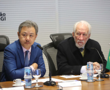 O vice-governador Darci Piana, recebe delegação chinesa, no Palácio Iguaçu. Participaram: Ceo da CCCC Chang Youngbu; presidente da CCCC no Brasil, Lin Li; presidente da Concremat, Mauro Viegas Neto; presidente da SDC do Brasil, Luo Jung; secretário de Infraestrutura e Logística, Sandro Alex; presidente da Paraná Desenvolvimento, Eduardo Bekin e o superintendente dos Portos do Paraná, Luiz Fernando Garcia.Curitiba, 08-07-19.Foto: Arnaldo Alves / ANPr.