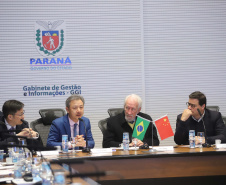 O vice-governador Darci Piana, recebe delegação chinesa, no Palácio Iguaçu. Participaram: Ceo da CCCC Chang Youngbu; presidente da CCCC no Brasil, Lin Li; presidente da Concremat, Mauro Viegas Neto; presidente da SDC do Brasil, Luo Jung; secretário de Infraestrutura e Logística, Sandro Alex; presidente da Paraná Desenvolvimento, Eduardo Bekin e o superintendente dos Portos do Paraná, Luiz Fernando Garcia.Curitiba, 08-07-19.Foto: Arnaldo Alves / ANPr.