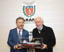 O vice-governador Darci Piana, recebe delegação chinesa, no Palácio Iguaçu. Participaram: Ceo da CCCC Chang Youngbu; presidente da CCCC no Brasil, Lin Li; presidente da Concremat, Mauro Viegas Neto; presidente da SDC do Brasil, Luo Jung; secretário de Infraestrutura e Logística, Sandro Alex; presidente da Paraná Desenvolvimento, Eduardo Bekin e o superintendente dos Portos do Paraná, Luiz Fernando Garcia.Curitiba, 08-07-19.Foto: Arnaldo Alves / ANPr.