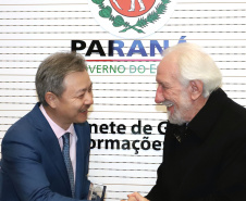 O vice-governador Darci Piana, recebe delegação chinesa, no Palácio Iguaçu. Participaram: Ceo da CCCC Chang Youngbu; presidente da CCCC no Brasil, Lin Li; presidente da Concremat, Mauro Viegas Neto; presidente da SDC do Brasil, Luo Jung; secretário de Infraestrutura e Logística, Sandro Alex; presidente da Paraná Desenvolvimento, Eduardo Bekin e o superintendente dos Portos do Paraná, Luiz Fernando Garcia.Curitiba, 08-07-19.Foto: Arnaldo Alves / ANPr.