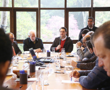 Governador Carlos Massa Ratinho Junior durante reunião com a equipe de governo. Foto: Jaelson Lucas/ANPr