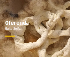 A artista paranaense Guita Soifer apresenta a sua exposição inédita, que poderá ser vista até o dia 25 de agosto, na Sala 10. ?Oferenda? é uma escultura contemporânea feita a partir de resina plástica que parece brotar da parede da sala expositiva, invadindo boa parte do espaço e provocando um efeito surrealista.  -  Curitiba, 09/07/2019  -  Foto: 
