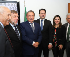 O governador Carlos Massa Ratinho Junior defendeu nesta quarta-feira (10), na Comissão Especial da Reforma da Previdência do Senado Federal, a inclusão de Estados e municípios no texto da Proposta de Emenda à Constituição (PEC) que altera as regras de aposentadoria. A matéria tramita na Câmara dos Deputados neste mês sem essa condição impositiva, defendida pela maioria dos governadores e prefeitos.Foto: Rodrigo Felix Leal/ANPr