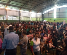 Cem mil atendimentos em 2019. Essa marca foi atingida nesta sexta-feira (12/07) pelo programa Paraná Cidadão, da Secretaria de Justiça, Família e Trabalho na cidade de Jaguariaíva – a 11ª a receber a feira de serviços no governo Ratinho Junior. Antes, foram contemplados Campo Magro, Piraquara, Porto Barreiro, Nova Aurora, Mandirituba, Palotina, Carlópolis, Porecatu, Assaí e Clevelândia.
Foto: Divulgação/SEJUF