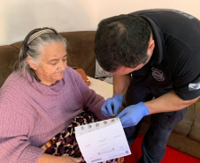 Cem mil atendimentos em 2019. Essa marca foi atingida nesta sexta-feira (12/07) pelo programa Paraná Cidadão, da Secretaria de Justiça, Família e Trabalho na cidade de Jaguariaíva – a 11ª a receber a feira de serviços no governo Ratinho Junior. Antes, foram contemplados Campo Magro, Piraquara, Porto Barreiro, Nova Aurora, Mandirituba, Palotina, Carlópolis, Porecatu, Assaí e Clevelândia.
Foto: Divulgação/SEJUF
