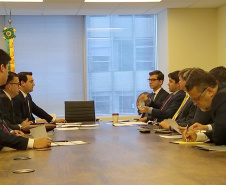  governador Carlos Massa Ratinho Junior se encontrou nesta segunda-feira (15), em Nova York, com representantes do banco JP Morgan para tratar de parcerias entre o Estado e a instituição, uma das maiores corporações do sistema financeiro mundial. O tema da reunião foram projetos de Parceria Público-Privadas (PPPs). Foto: Divulgação/ANPr