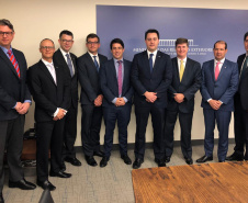  O governador Carlos Massa Ratinho Junior se encontrou nesta segunda-feira (15), em Nova York, com representantes do banco JP Morgan para tratar de parcerias entre o Estado e a instituição, uma das maiores corporações do sistema financeiro mundial. O tema da reunião foram projetos de Parceria Público-Privadas (PPPs). Foto: Divulgação/ANPr