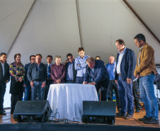 Entrega de moradias para 100 famílias de Marechal Cândido Rondon, no Oeste do Paraná, nesta segunda-feira (15). Marechal Cândido Rondon, 15/07/2019 -  Foto: Geraldo Bubniak/ANPr