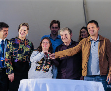 Entrega de moradias para 100 famílias de Marechal Cândido Rondon, no Oeste do Paraná, nesta segunda-feira (15). Marechal Cândido Rondon, 15/07/2019 -  Foto: Geraldo Bubniak/ANPr