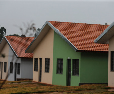 Entrega de moradias para 100 famílias de Marechal Cândido Rondon, no Oeste do Paraná, nesta segunda-feira (15). Marechal Cândido Rondon, 15/07/2019 -  Foto: Geraldo Bubniak/ANPr