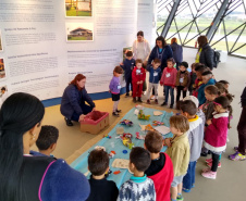 A história do maior rio do Estado do Paraná, o Iguaçu, já pode ser vivenciada por crianças da Educação Infantil, em Curitiba. Apesar de julho ser momento de pausa nas atividades em sala, a novidade vem em boa hora para os educadores, uma vez que o recesso escolar é, também, dedicado ao planejamento para o próximo período.  Foto:Divulgação/Sanepar